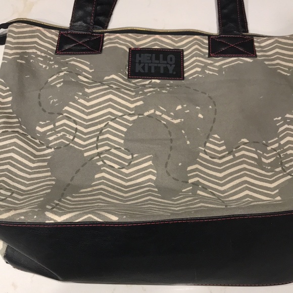 Loungefly + hello kitty travel bag - Picture 2 of 3